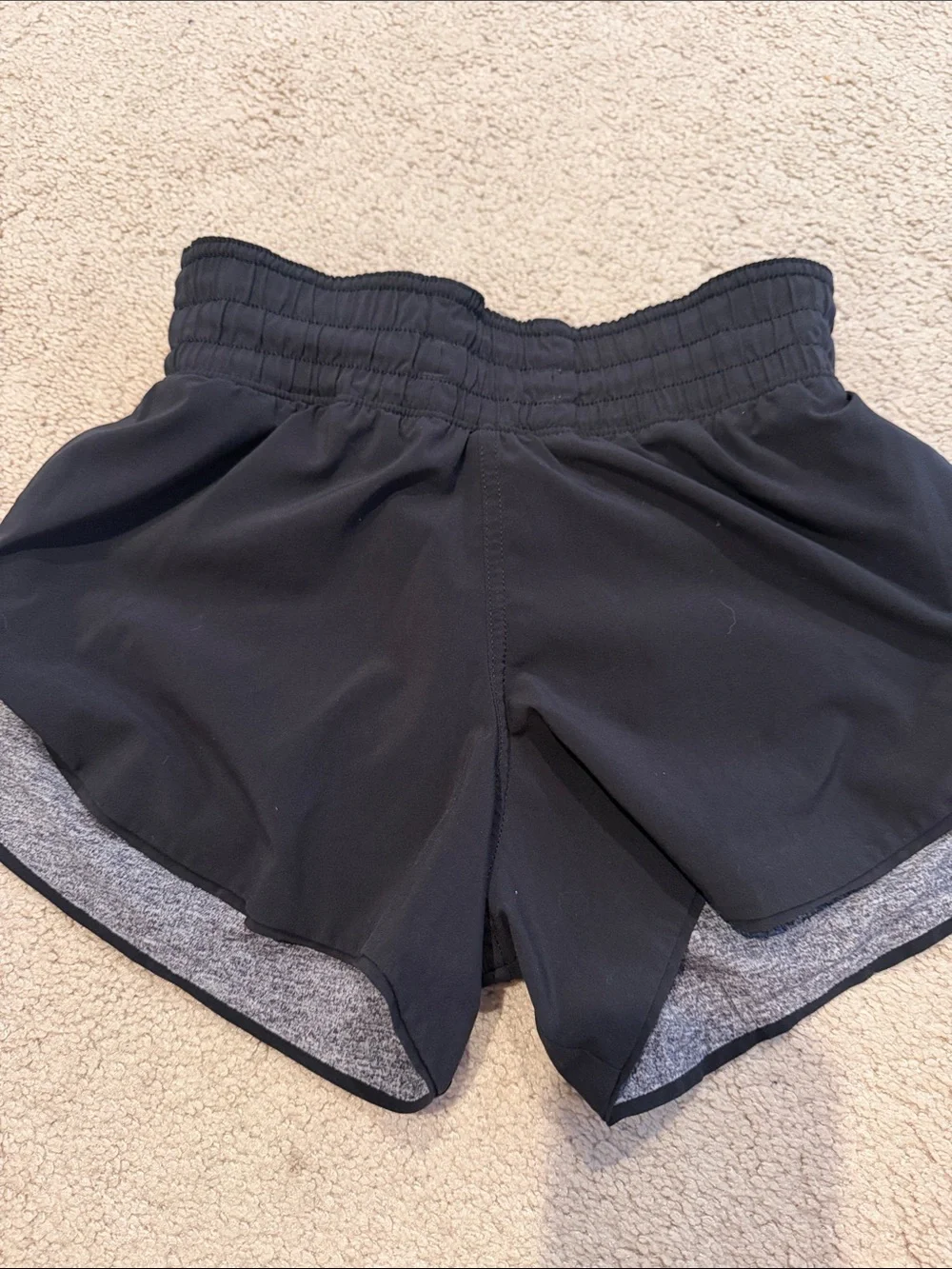 Lululemon Women’s Gray and black reversible Athletic Shorts with Drawstring Sz 0